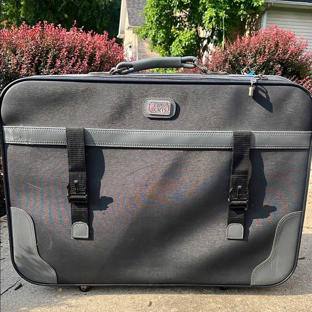 Five ports Black and Gray Travel Bag